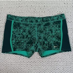 Nike Women's Tempo Green Patterned Dri Fit Athletic Boy Shorts, Large